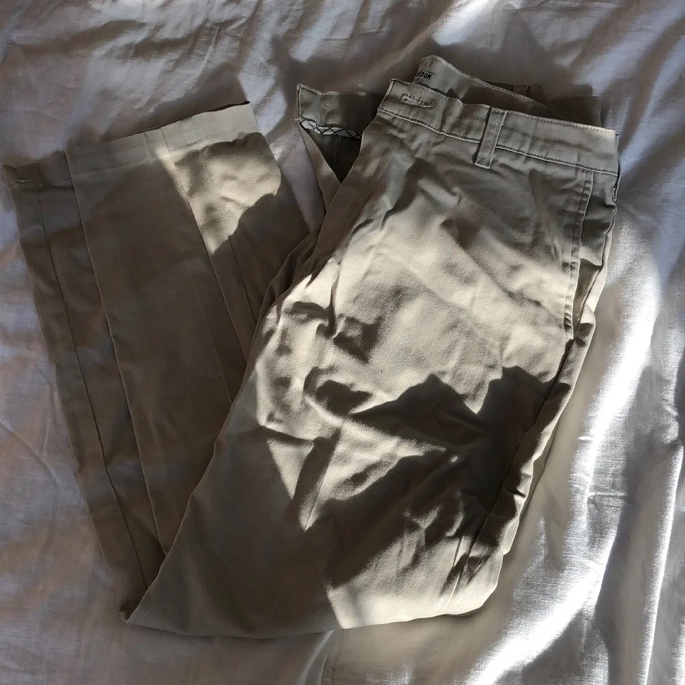 Men’s size 33x30 khakis - Picture 1 of 4